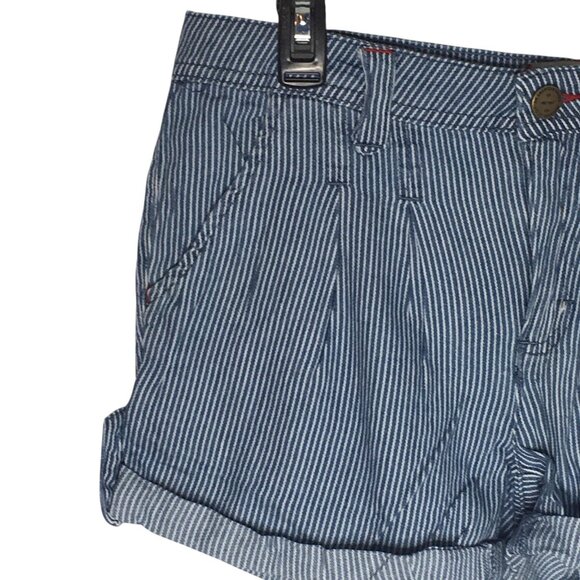 I Love H81 Denim Shorts Womens 29 Blue White Pinstripe Cuffed Roll Hem Pleated - Picture 13 of 13